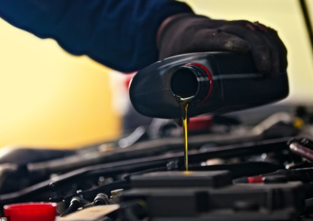 汽车应该多久更换一次合成机油？
